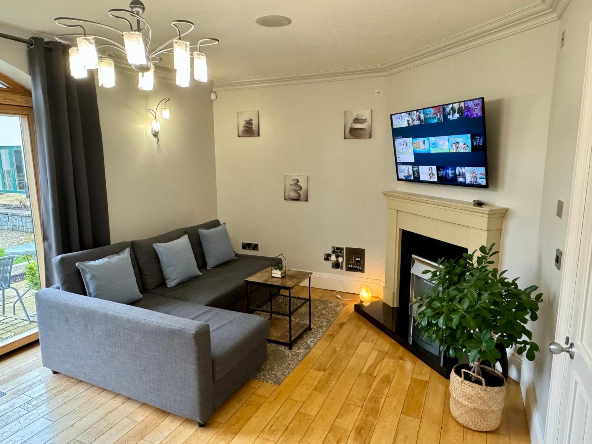 3 Castle Hume Court Holiday House เอนนิสคิลเลน ภายนอก รูปภาพ